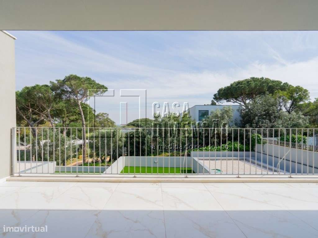 Moradia de Arquitectura Moderna de tipologia T3+1 em Oeiras com Pis...-47