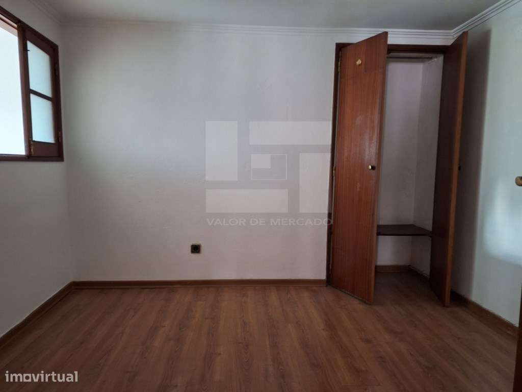 Apartamento T2 na Graça, Lisboa, perto de transportes públicos.-9