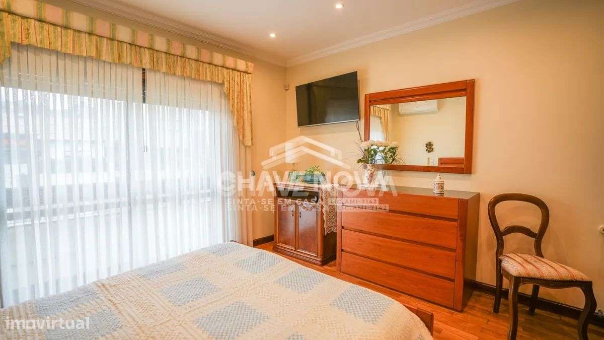 MORADIA V4 C/ PISCINA E TERRENO C/ ÁRVORES DE FRUTO-11