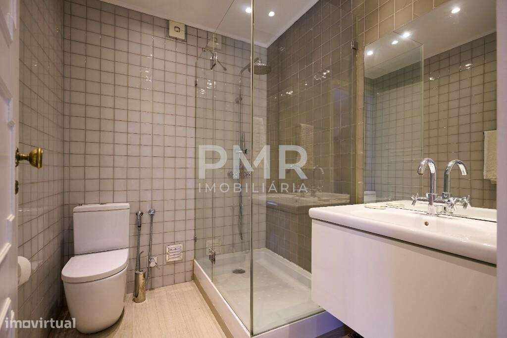 Apartamento T5 (ex T6) Avenida Estados Unidos da América-12