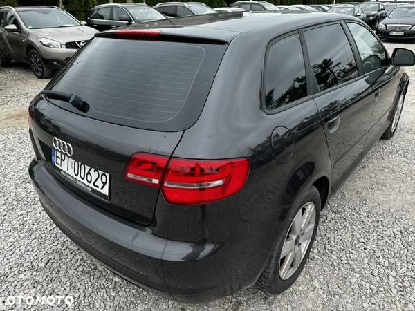 Audi A3 1.6 Ambiente - 11