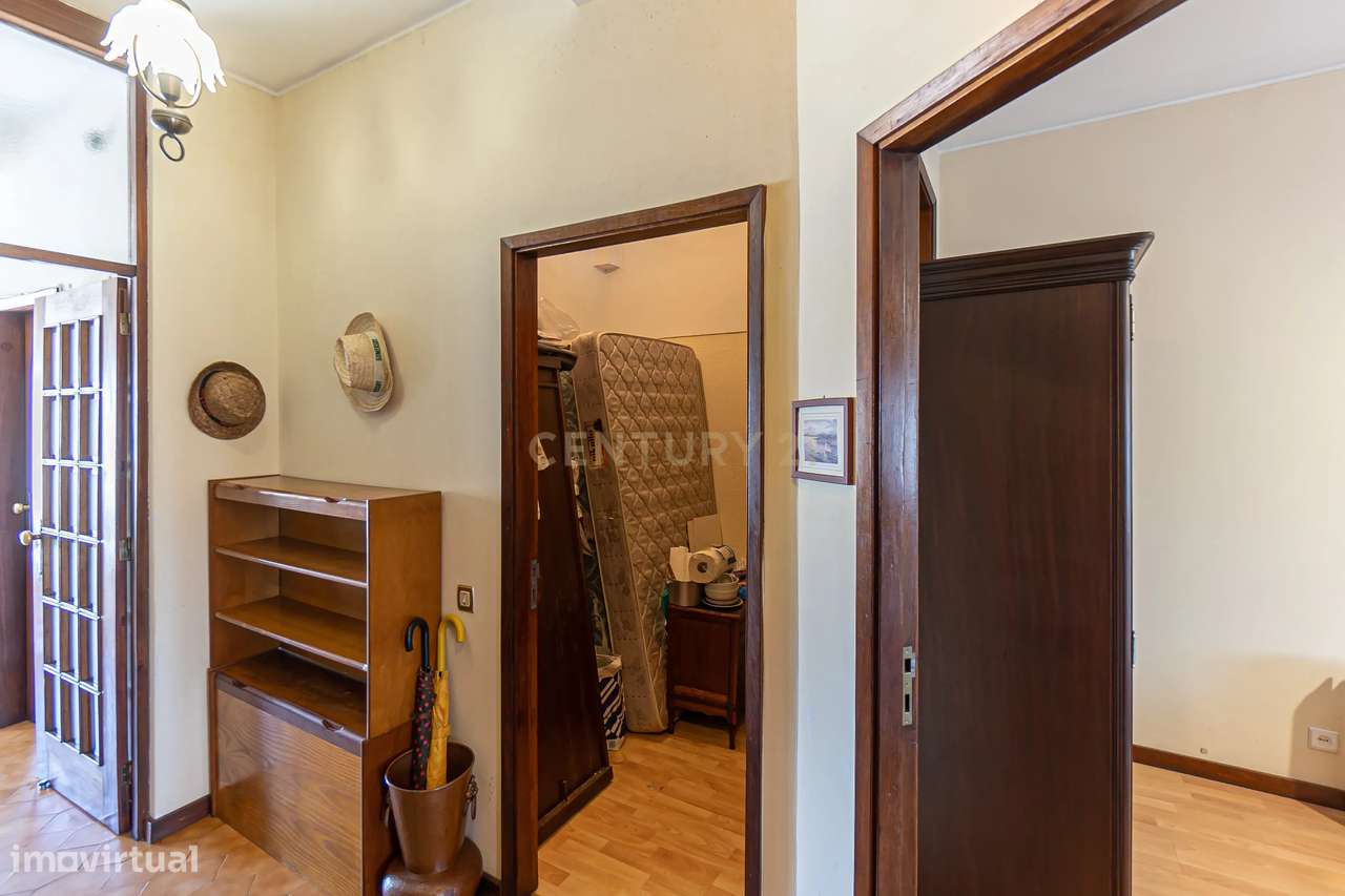 Apartamento T2+1 com Terraço na Prestigiada Rua da Alegria-20
