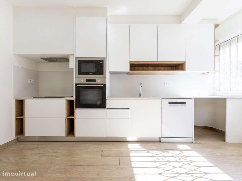 T2 Totalmente Remodelado na Damaia | Junto às Portas de Benfica - Grande imagem: 5/22