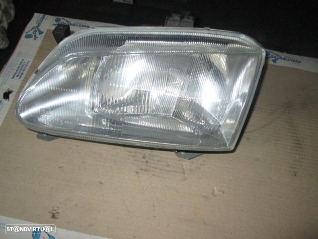 Peça - Farol 88204648 Renault Megane 1997 Esq H4 Valeo