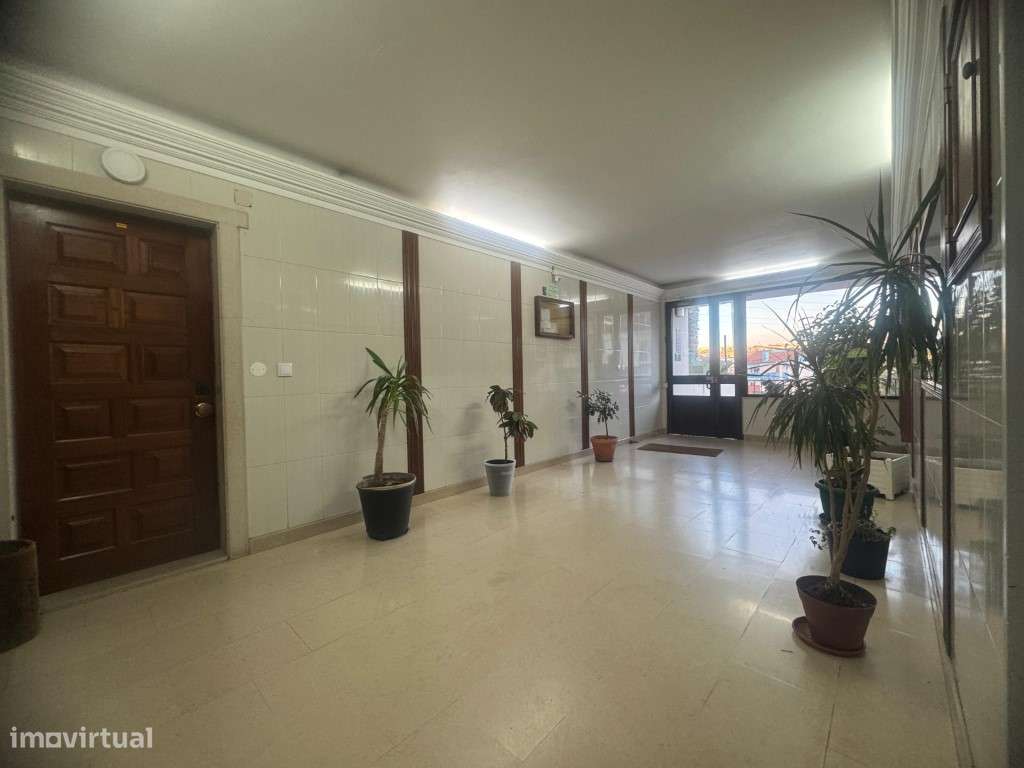 APARTAMENTO T3 - NA RUA CORREIA GARÇÃO - ODIVELAS-32