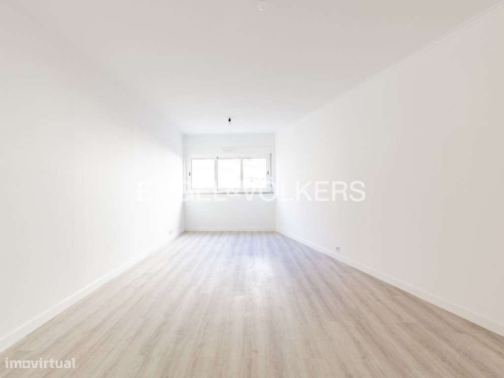 T2 com Garagem e Remodelação Total nas Olaias - Grande imagem: 5/32