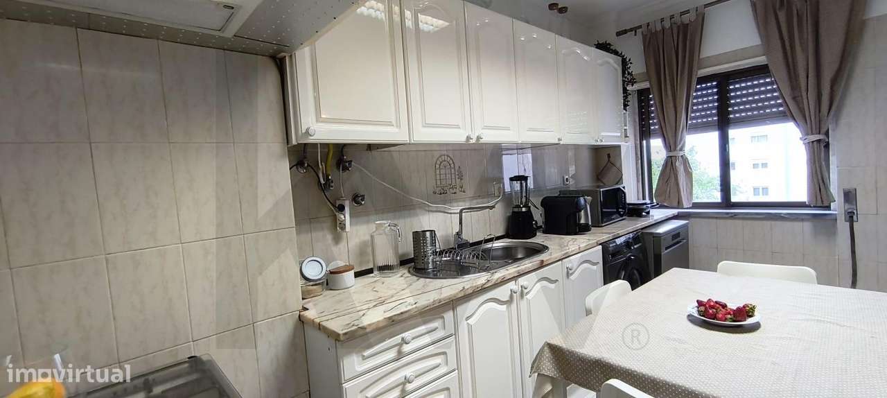 T2  na Praceta Cristóvão Falcão, em Massamá, concelho de Sintra-11