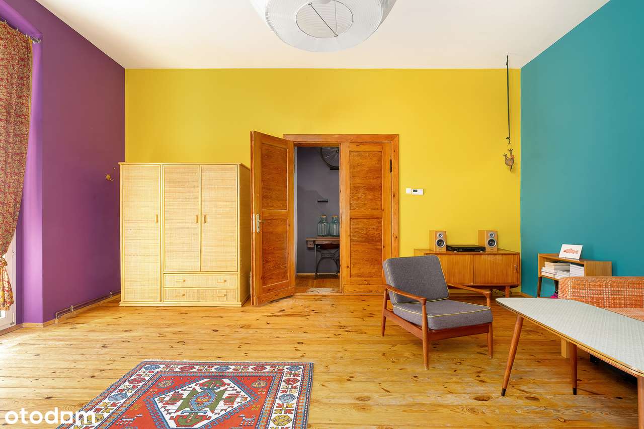 Trzystronne, z balkonem i piwnicą, przy tramwaju-14