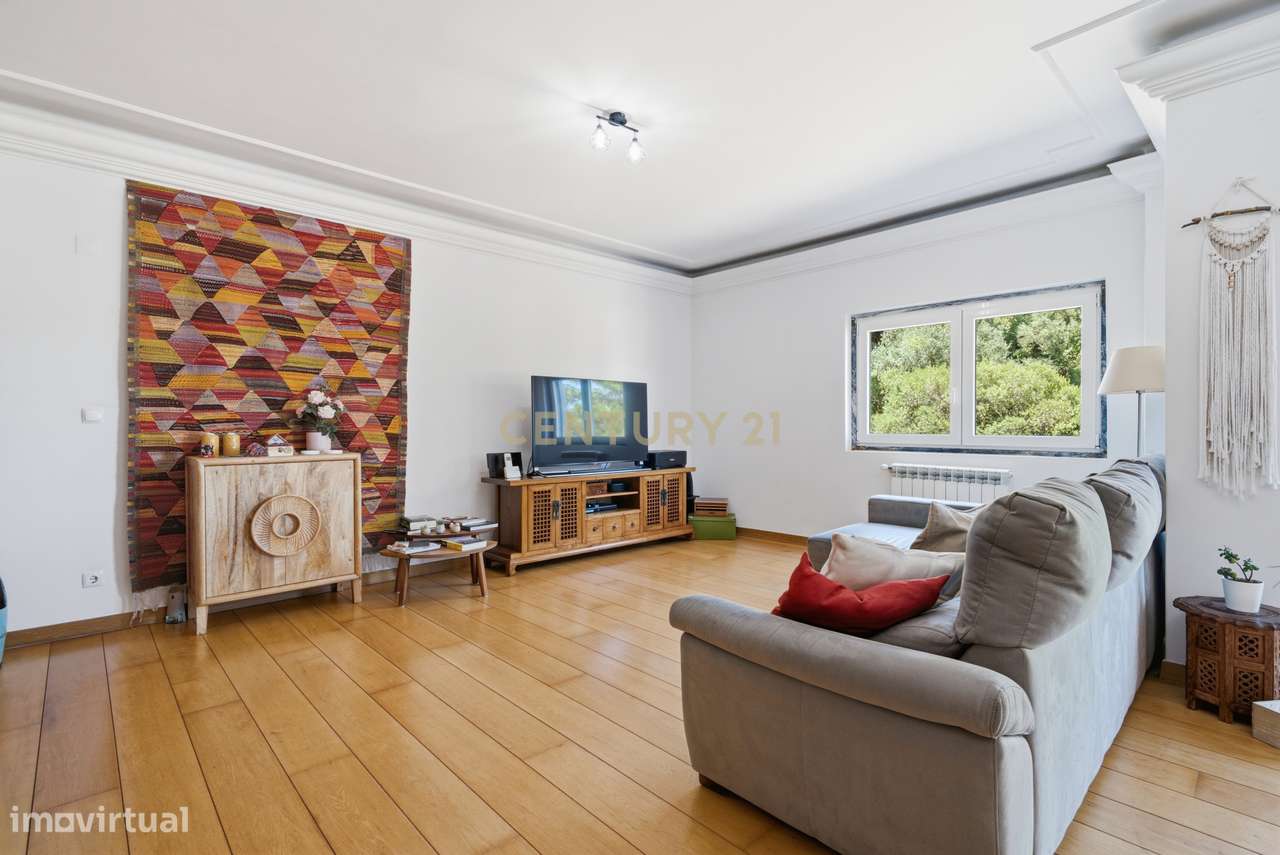 Elegante Apartamento T3 no Estoril com Box Fechada para 3 carros a pou-5