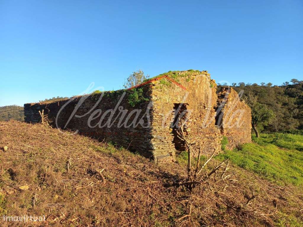 Propriedade de 27ha com moradia de 84m2 e ruina de 90m2 - Odemira-23