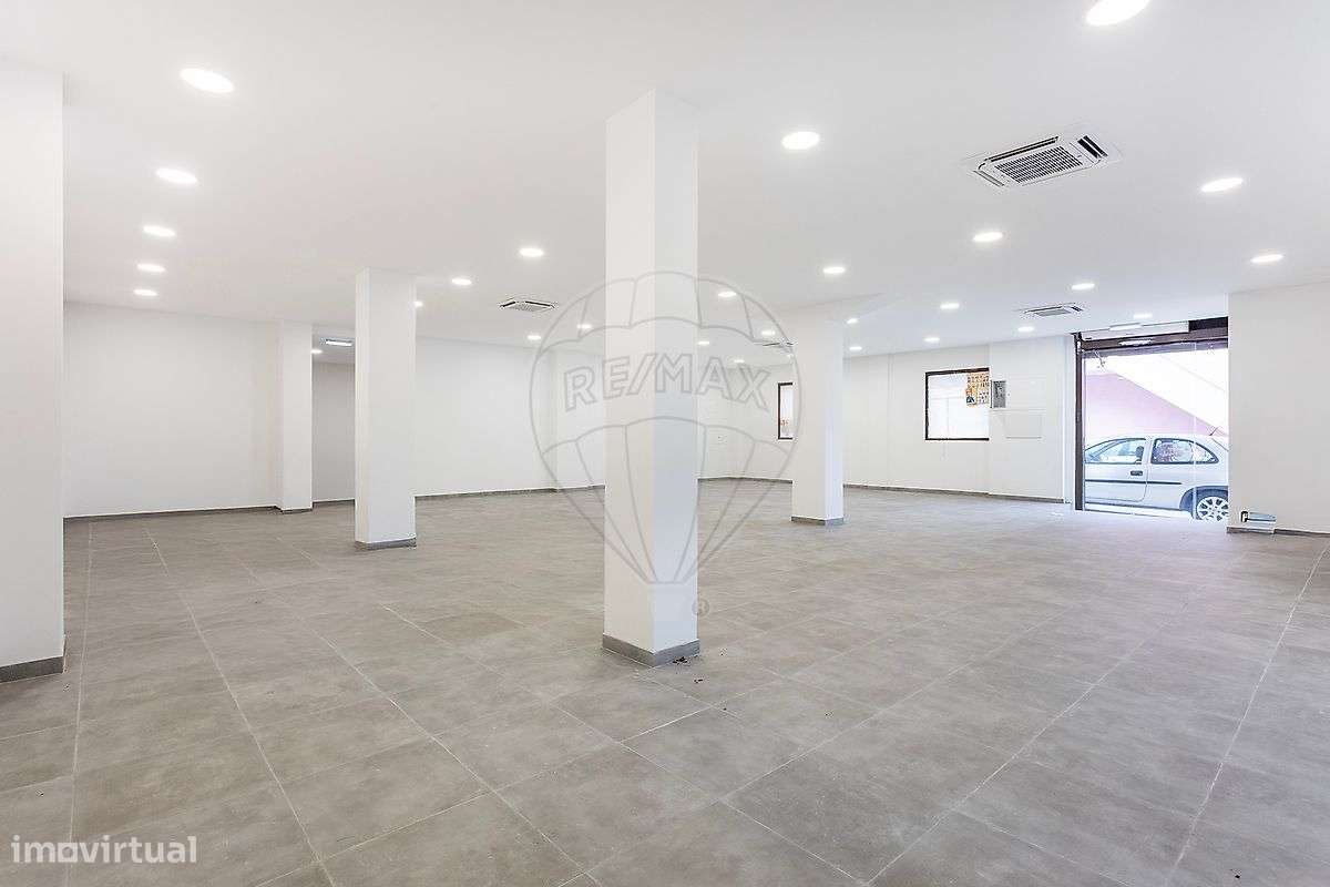 Armazém T0 para arrendamento - Grande imagem: 2/12