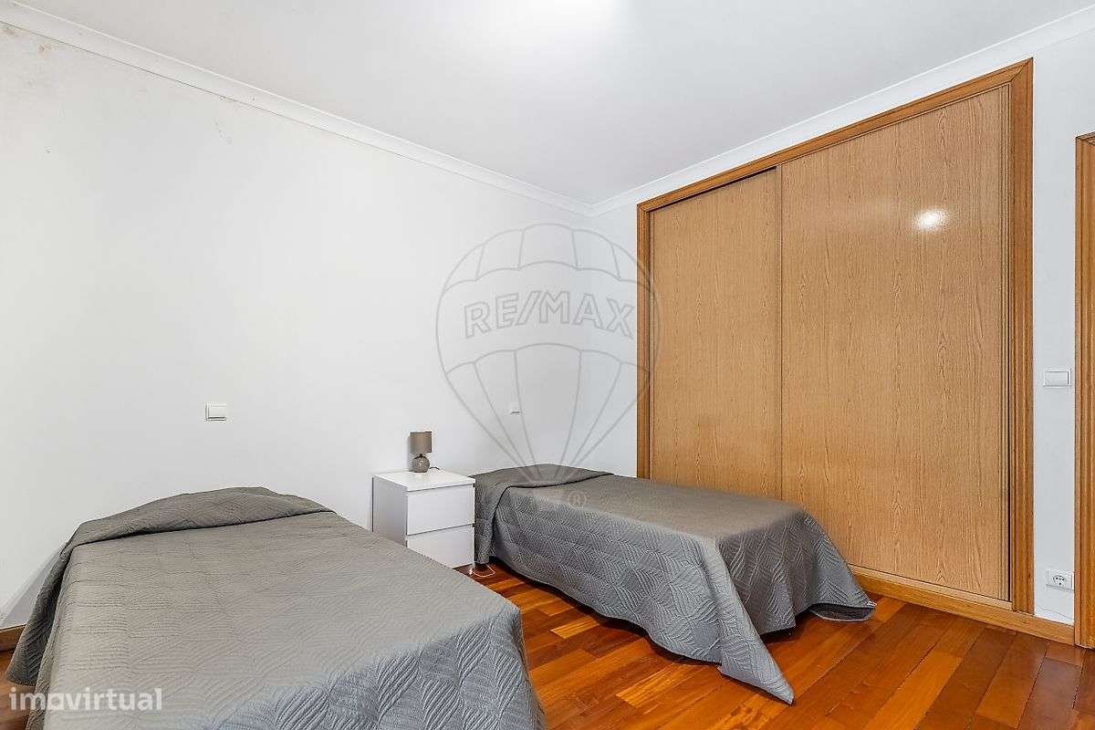 Moradia T5 para venda-18