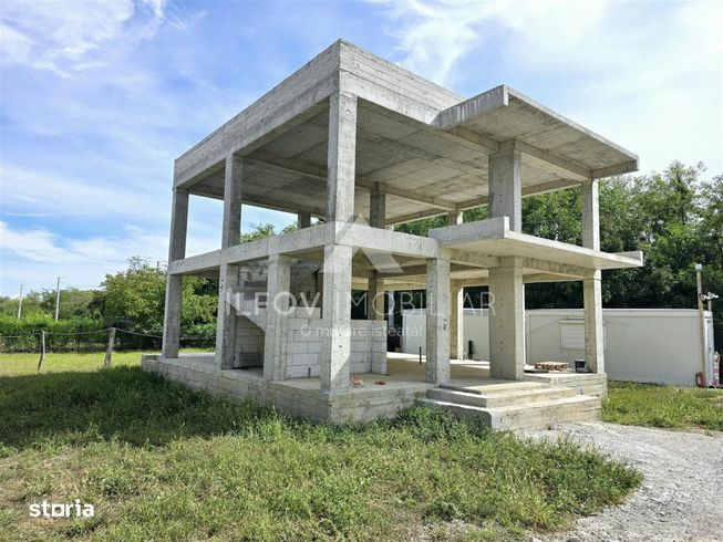 Ansamblu 8 case la structura, 3298mp teren, autorizatie valabila-10