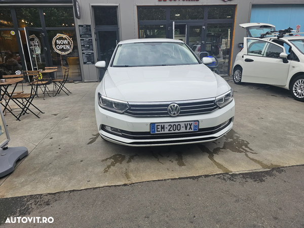 Volkswagen Passat 1.6 TDI SCR DSG Comfortline - 2