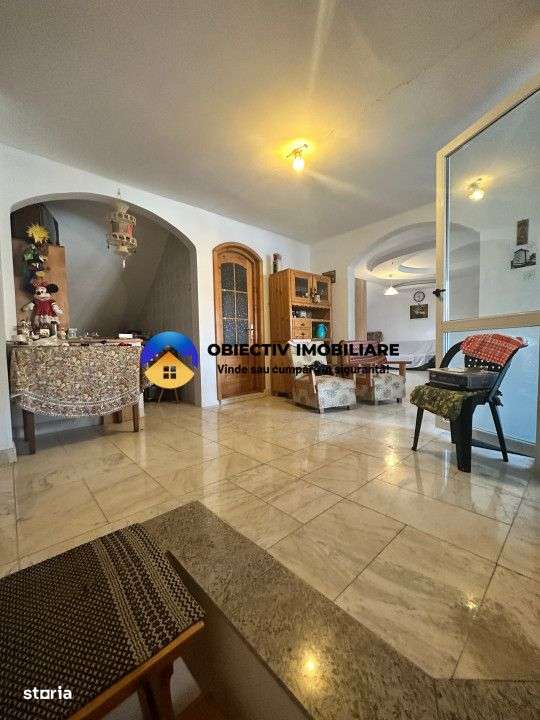 Apartament 3 camere cu mansarda renovata cu utilitati - Imagine principală: 4/17