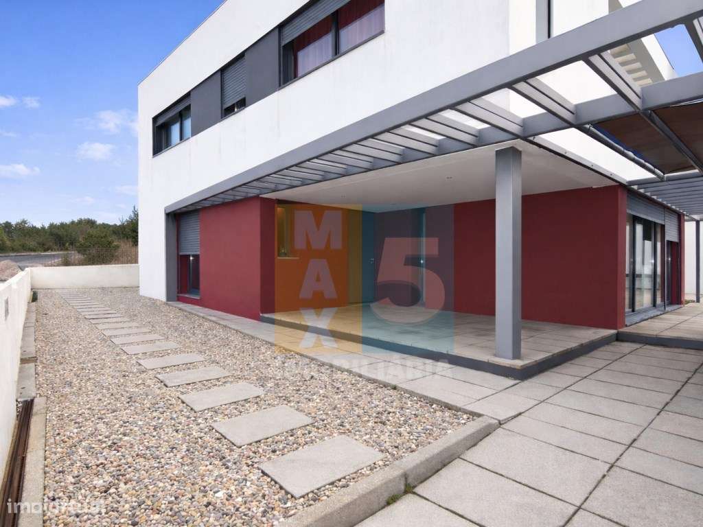 Moradia isolada T3 Urb. Portela. Perto da Escola Internacional de T... - Grande imagem: 4/60