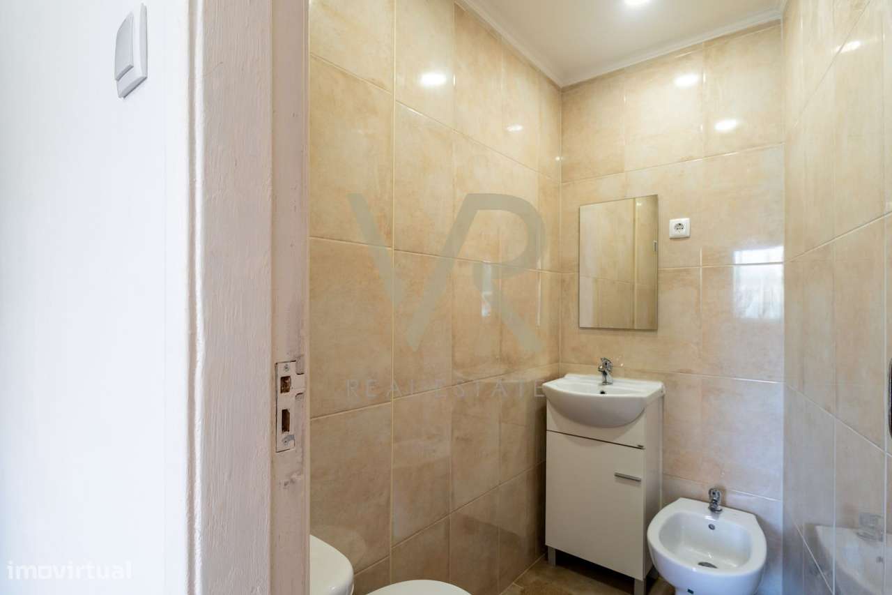 T3 Pronto a Habitar com Potencial de Valorização na Damaia de Cima,-20