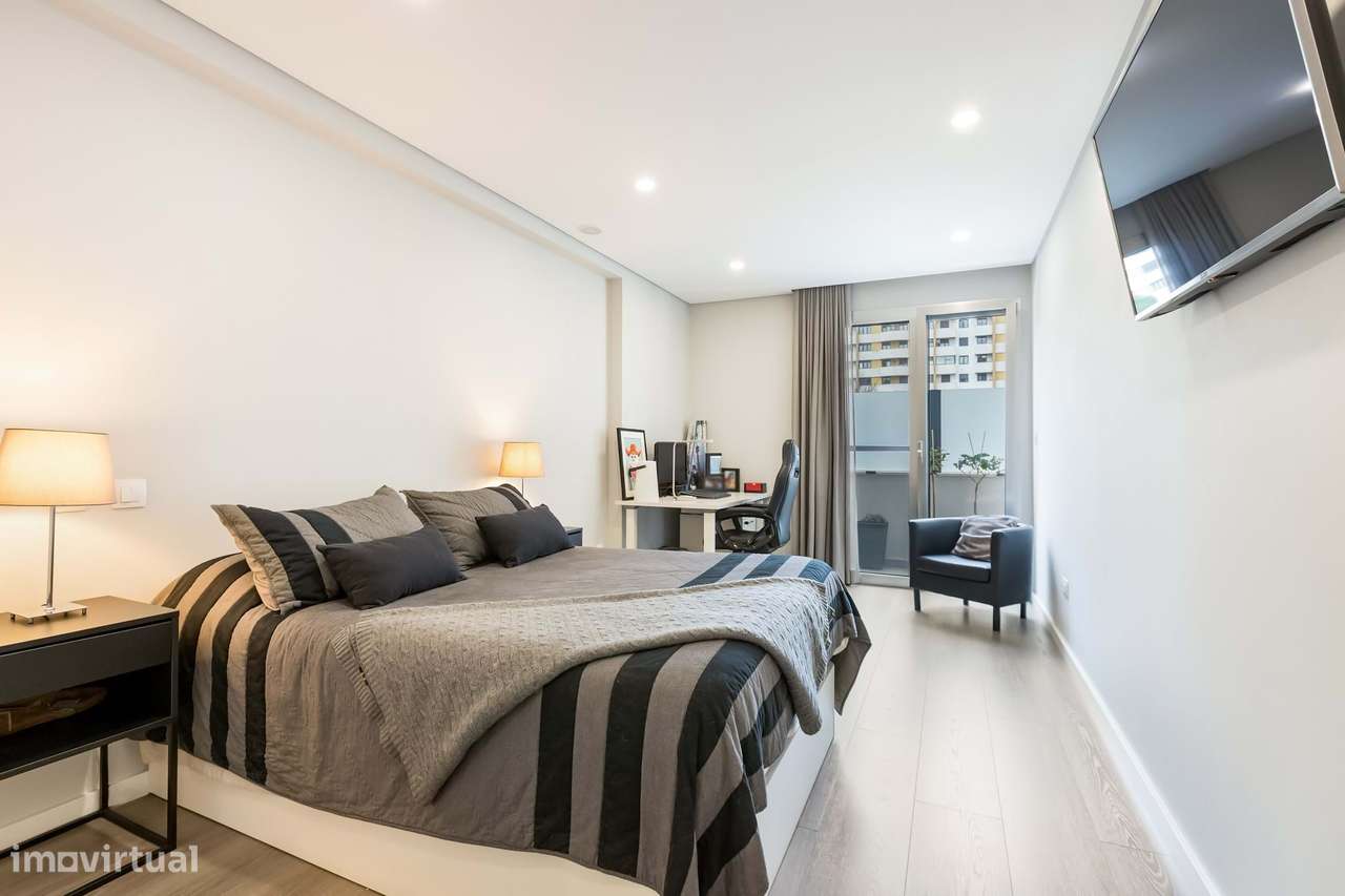 Excelente Apartamento T3 com Terraço e Box no Infantado – Loures-16