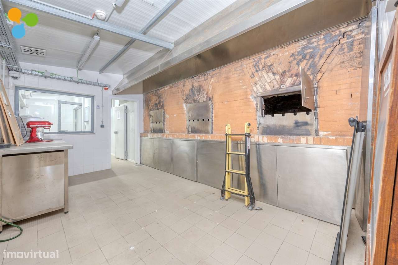 Restaurante Equipado e Pronto a Funcionar – Oportunidade de Investimen-30