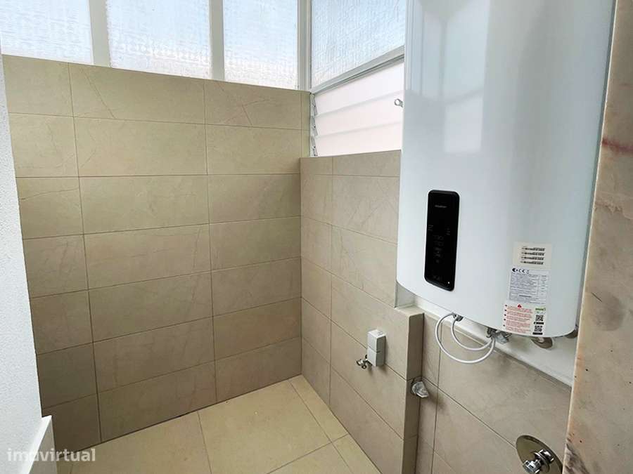 Apartamento T2, totalmente remodelado com qualidade, centro C. Rainha-5