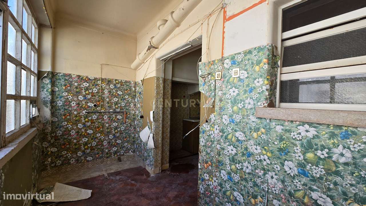 T2 com Sotão para reabilitação Falagueira, Amadora.-12