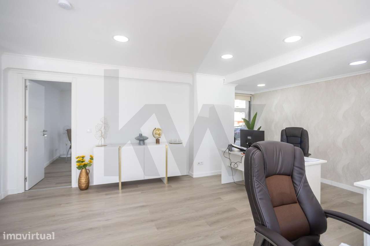 Espaço Comercial (Loja) no Centro de Corroios: Espaço Amplo, Remodelad-6
