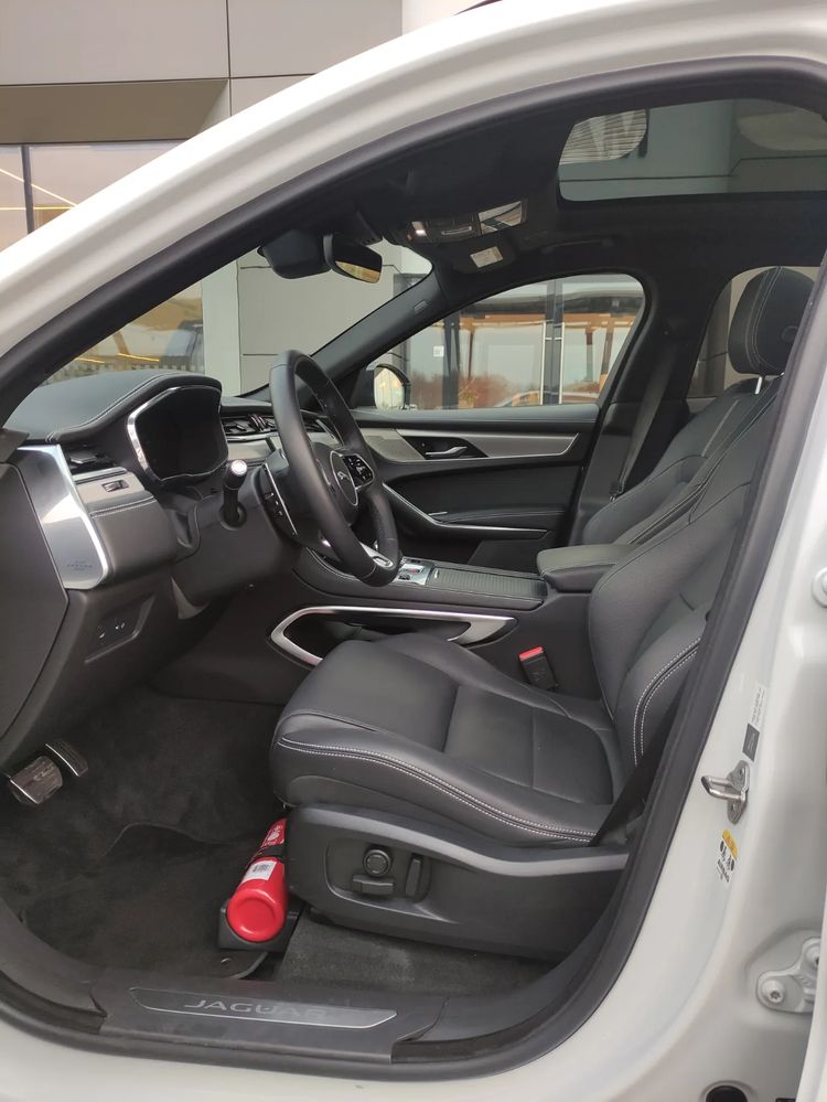 Jaguar F-Pace 2.0 Benzyna 249 KM — zdjęcie 2