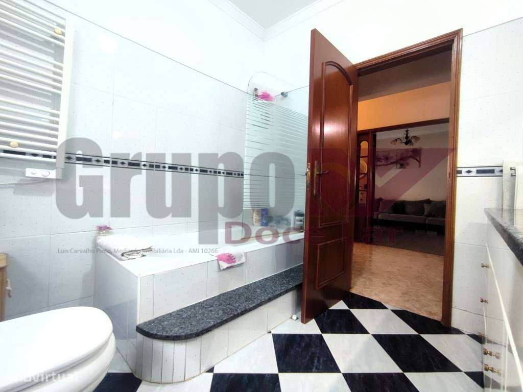 Moradia Isolada T5 com Garagem e anexo em Quinta do Conde-19