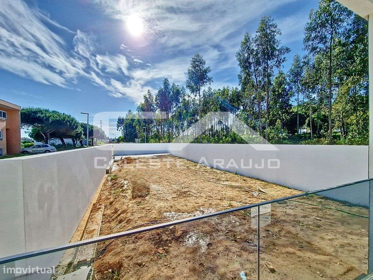 Moradia T3+1 Nova em Espinho-2