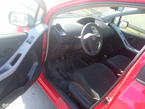 Toyota Yaris 1.3 Luna Premium - 5