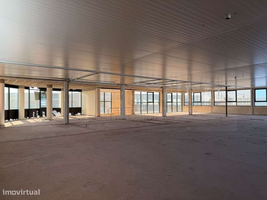 Armazém para venda - Zona Industrial da Mota- Gafanha da Encaração - Grande imagem: 4/21