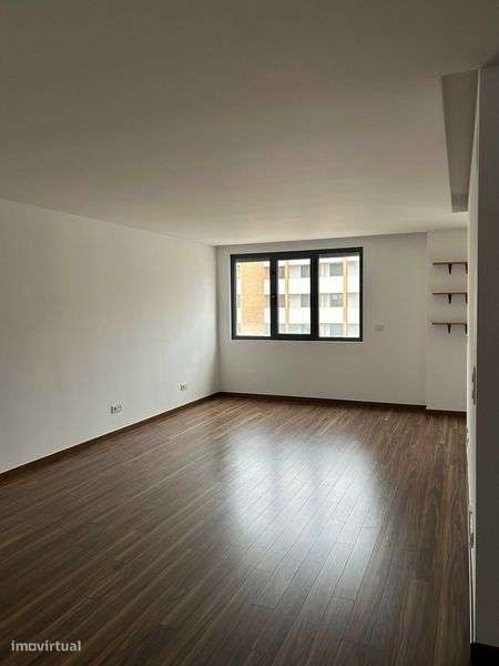Apartamento T2 na Avenida Diogo Cão, Infantado, Loures - Grande imagem: 4/12
