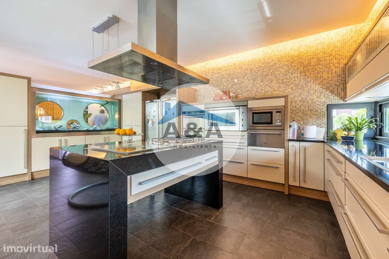 Exclusiva Propriedade de Luxo com Áreas Generosas e Próxima das Praias-19