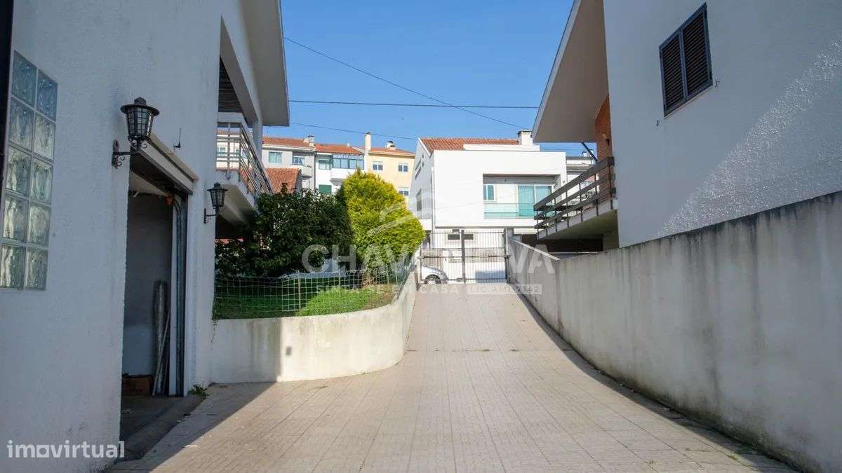 Moradia T3 C/ amplo terreno-5