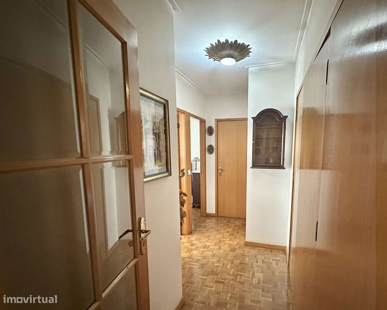 Apartamento T2 Mobilado com 2 Casas de Banho e Varanda - Grande imagem: 4/21