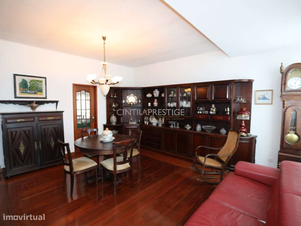 Moradia no Centro de Mafra com 2 Pisos e 2 Garagens.-5