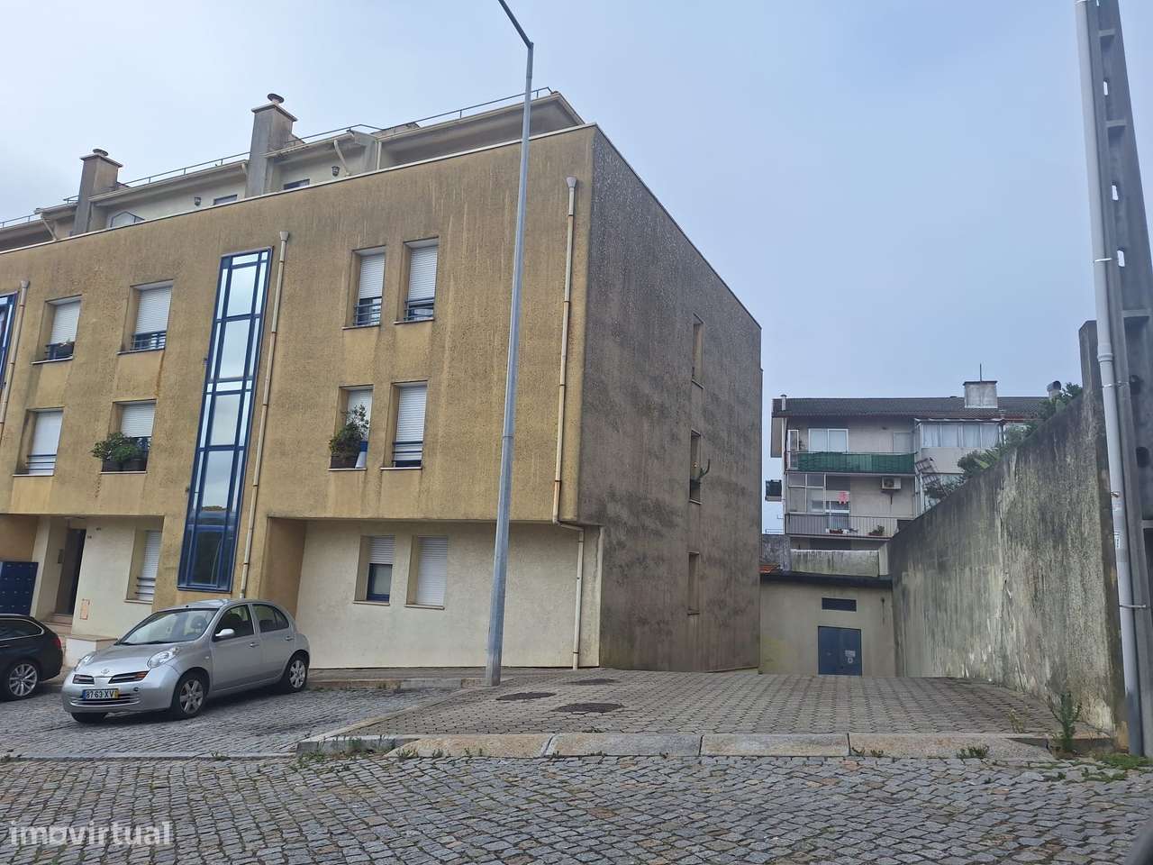 CPM25010 garagem 26m2  p 2 viaturas próx Macdonalds Vilar Paraiso V12-13