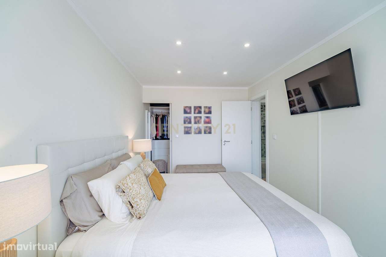 Apartamento T2 Remodelado na Torre da Marinha-25