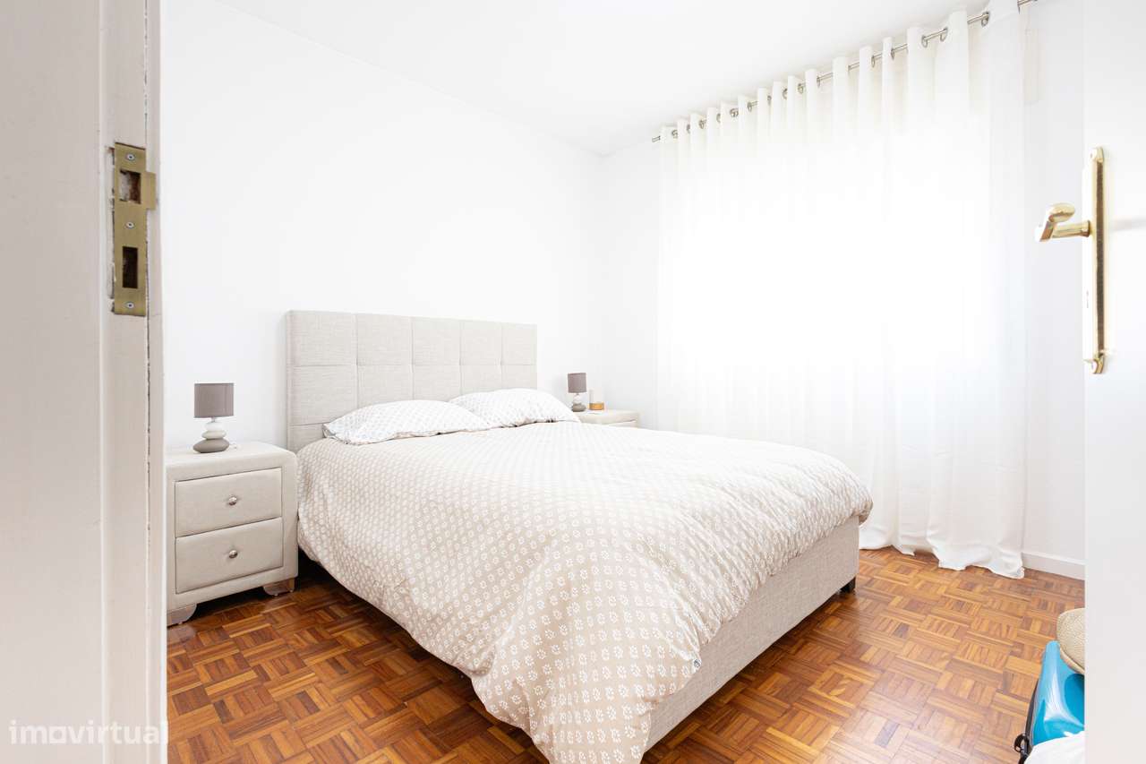 T2 com varanda, garagem e localização central-14