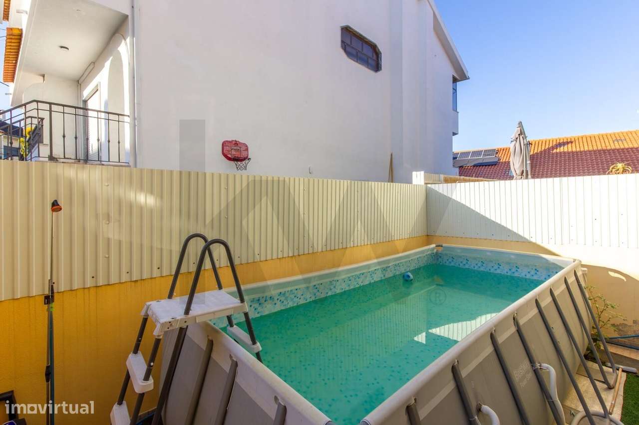 Excelente Moradia T3 - Vale de Milhaços, Corroios – Espaço, Conforto e-23