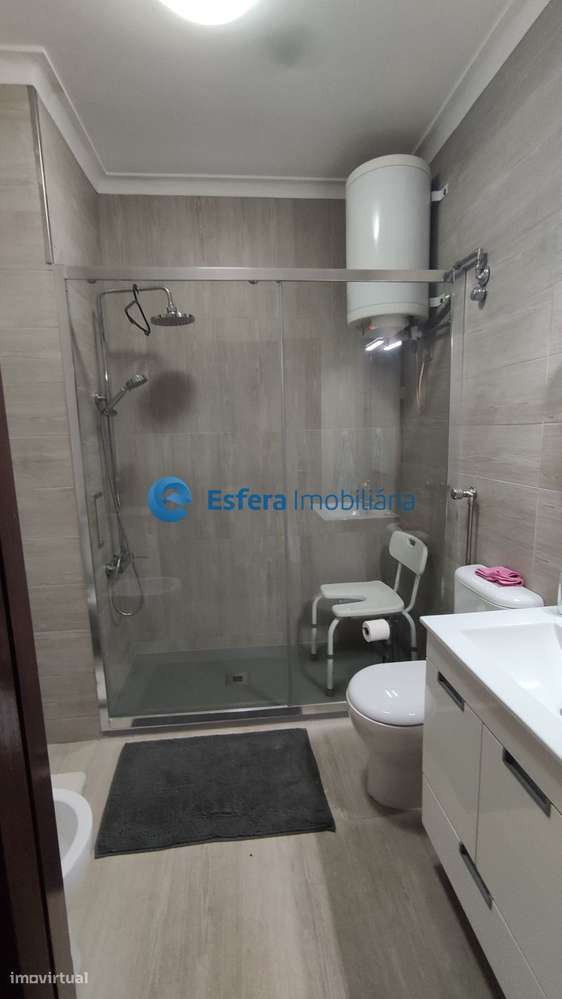Moradia a 1 Km praia Miramar-17