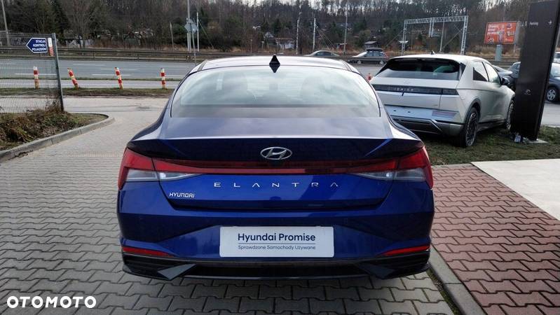 Hyundai Elantra - 5