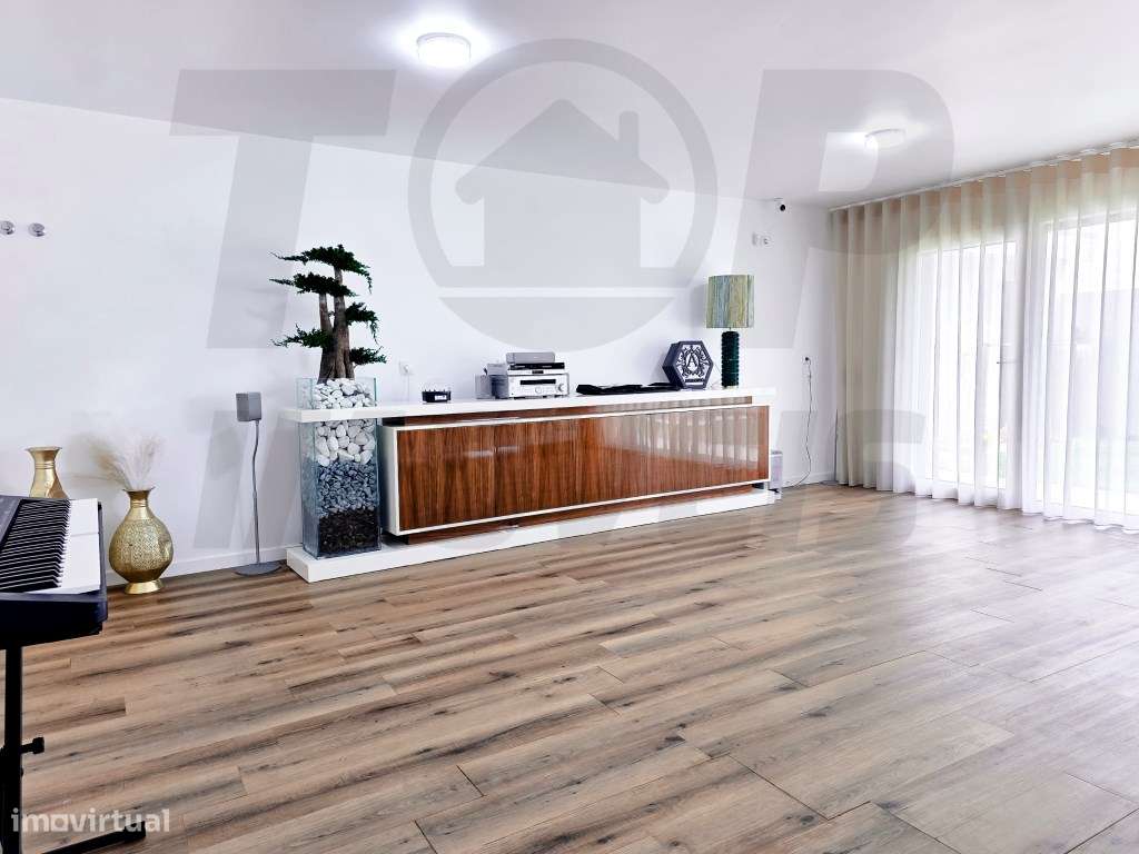 Moradia de Luxo V6 com Piscina, Terraço e Acabamentos de Alta Quali...-33