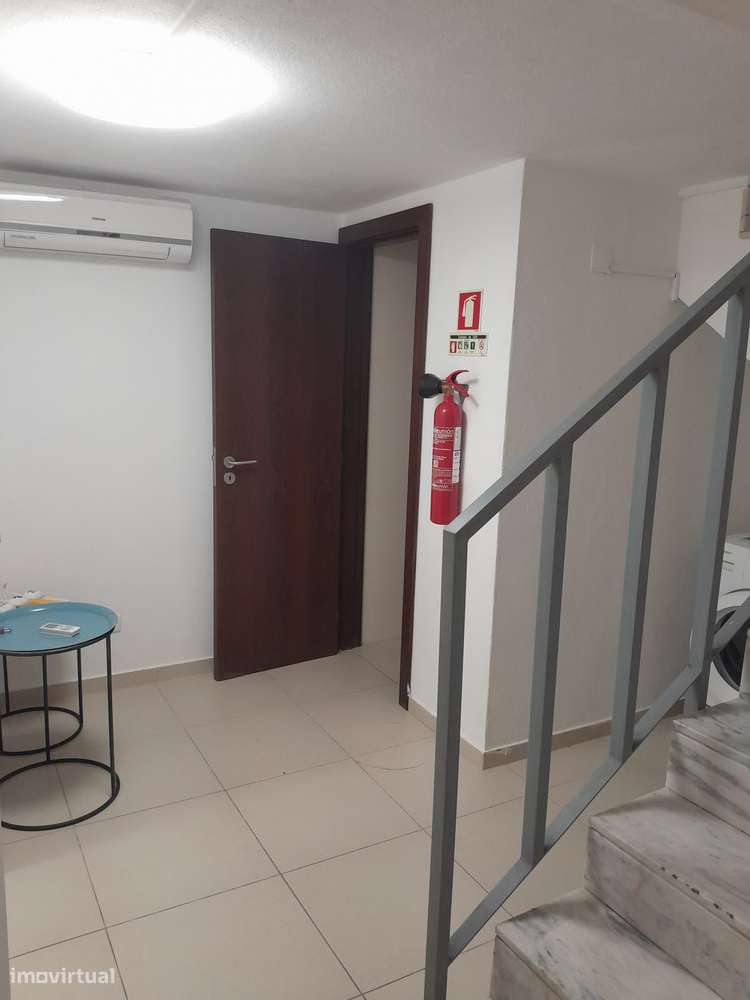 Loja C/ Cave + Garagem Box-7