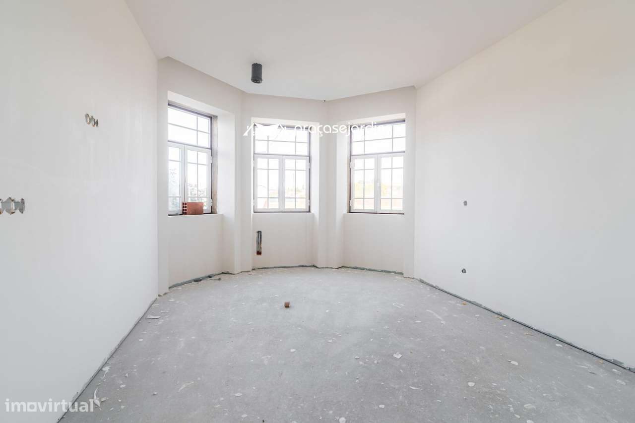 Moradia T3 com História, Conforto Moderno e Proximidade à Praia-15