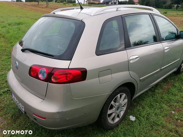 Fiat Croma 2.2 16V Emotion - 3