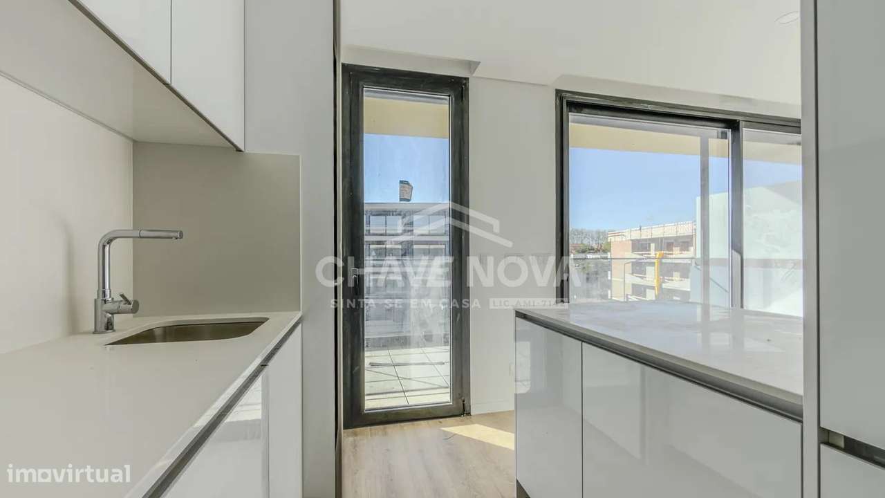 Apartamento T3 Novo c/ Lugar de Garagem Duplo na Madalena-5