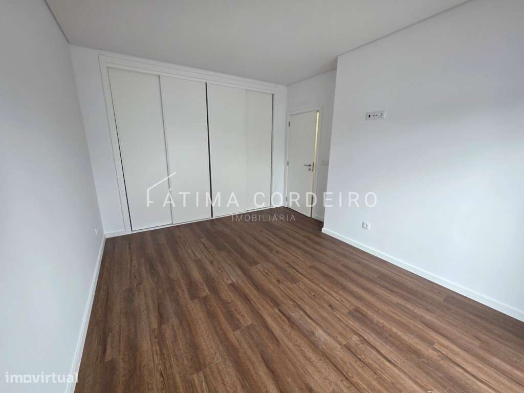 Fantástica Moradia Isolada Térrea T4 Fernão Ferro-17