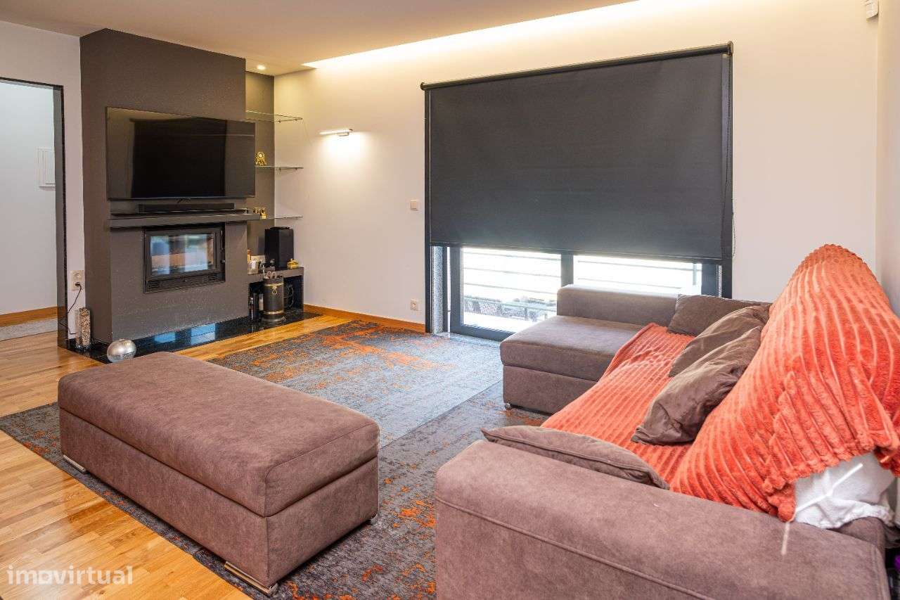 Moradia T3 Remodelada | Próxima da Praia | Localização Tranquila - Grande imagem: 5/39