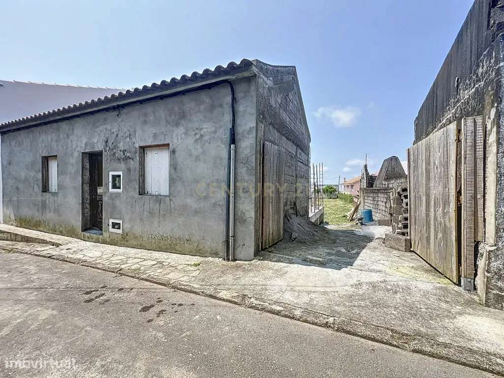 Moradia em Remodelação com Cave e Garagem – Lomba da Maia - Grande imagem: 3/23